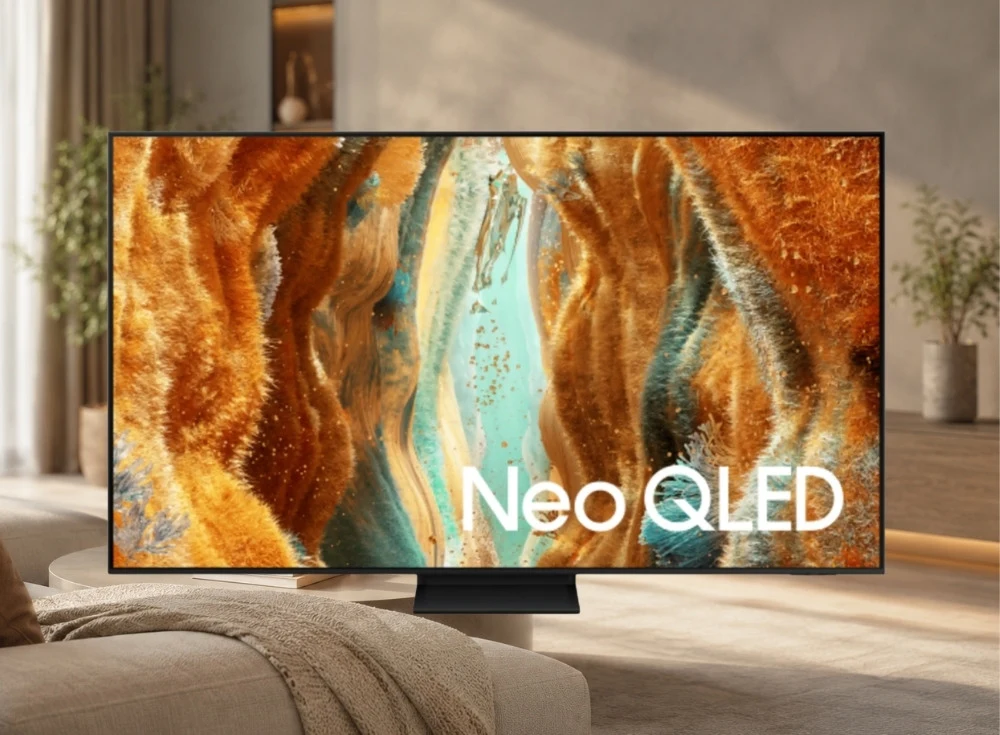 Marka Adı: Samsung
Ürün Adı: Samsung QE85QN85F Neo QLED 85 inç 4K Akıllı Televizyon
Ürün Cinsiyeti: Belirtilmemiş
Ürün Tipi: Televizyon
Ürün Sezonsallığı: Belirtilmemiş
Ürün Çeşidi: Akıllı Televizyon
Ürün Özellikleri: Bu Samsung Neo QLED akıllı televizyon, minimalist ve ince çerçeveli tasarıma sahip geniş 85 inç 4K Ultra HD ekranıyla dikkat çekiyor. Quantum Mini LED teknolojisi ve NQ4 AI işlemcisi sayesinde yüksek parlaklık, güçlü kontrast ve detaylı görüntü kalitesi sunar. 144Hz yenileme hızı ve HDR10+ Advanced desteğiyle akıcı ve canlı görseller sağlarken, Dolby Atmos ses teknolojisi sürükleyici bir ses deneyimi vaat ediyor. Modern yaşam alanlarına estetik bir dokunuş katan bu model, çok yönlü bağlantı seçenekleri ve Samsung Gaming Hub gibi akıllı işlevleriyle kapsamlı bir eğlence merkezi oluşturuyor.
Öne Çıkan Detaylar:
- 85 inç Neo QLED panel ve 4K Ultra HD çözünürlük ile üst düzey görüntü kalitesi
- Quantum Mini LED teknolojisi ve NQ4 AI işlemci sayesinde yüksek parlaklık ve güçlü kontrast
- 144Hz yenileme hızı, HDR10+ Advanced ve Dolby Atmos desteğiyle akıcı ve sürükleyici deneyim
Kimler Kullanıyor?: Evinde büyük ekran deneyimini en yüksek görüntü kalitesiyle birleştirmek isteyenler için ideal bir seçenektir. Film, spor yayınları ve oyun gibi zengin içerikleri sıkça tüketen, teknolojik yenilikleri ve akıcı performansı önemseyen herkes bu televizyonun sunduğu üstün seyir keyfinden faydalanabilir. Modern ve şık tasarımıyla yaşam alanına değer katarken, gelişmiş özellikleriyle kapsamlı bir eğlence çözümü arayanlar için cazip bir tercihtir.