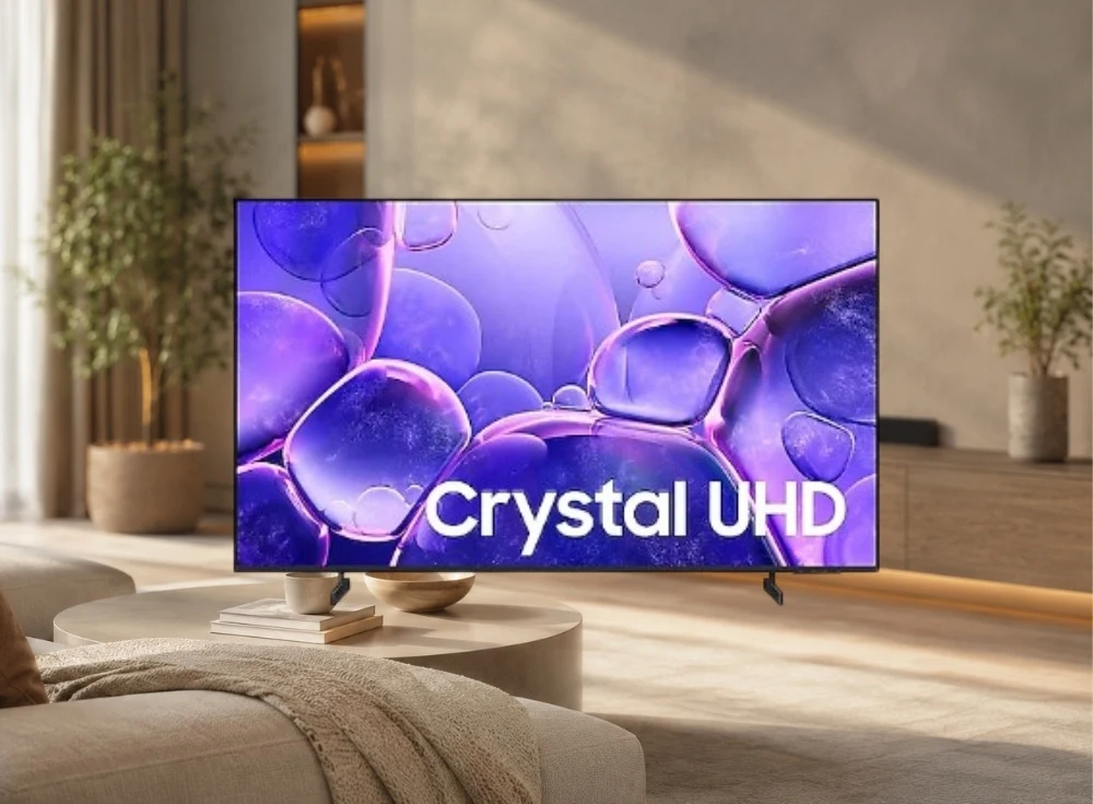 Marka Adı: Samsung
Ürün Adı: Samsung 43U8000F 43 inç Crystal UHD 4K HDR10 Akıllı Televizyon
Ürün Cinsiyeti: Belirtilmemiş
Ürün Tipi: Akıllı Televizyon
Ürün Sezonsallığı: Belirtilmemiş
Ürün Çeşidi: Crystal UHD Akıllı Televizyon
Ürün Özellikleri: Bu Samsung Crystal UHD Akıllı Televizyon, 43 inçlik 4K Ultra HD paneliyle canlı ve detaylı bir görüntü deneyimi sunar. Ekrandaki Crystal UHD teknolojisi ve Crystal Processor 4K sayesinde düşük çözünürlüklü içerikler bile daha net hale getirilirken, HDR10 desteği ile renkler daha zengin ve kontrast daha belirgin bir şekilde sunulur. Modern yaşam alanlarına kolayca uyum sağlayan AirSlim ince çerçeveli tasarıma sahip olup, Tizen işletim sistemi sayesinde Netflix, YouTube, Disney+ ve Prime Video gibi popüler dijital platformlara hızlı ve kolay erişim imkanı sunar. Samsung Knox Security ile güvenli bir kullanım deneyimi sağlarken, günlük kullanımda yüksek performans ve kullanıcı dostu arayüzüyle dikkat çeker.
Öne Çıkan Detaylar:
- 43 inç Crystal UHD 4K Ultra HD panel ile keskin ve canlı görüntüler
- Crystal Processor 4K ile düşük çözünürlüklü içeriklerde bile geliştirilmiş netlik
- Tizen Smart TV işletim sistemi ve AirSlim ince çerçeveli modern tasarım
Kimler Kullanıyor?: Uygun fiyatlı ancak kaliteden ödün vermek istemeyen kullanıcılar, evlerinin yatak odası, genç odası veya küçük salonları için estetik ve işlevsel bir televizyon arayışında olanlar bu modeli tercih edebilir. Dijital yayın platformlarının zengin içeriğine kolayca ulaşmak ve akıllı TV özelliklerinin sunduğu pratikliği deneyimlemek isteyenler için ideal bir seçenektir.