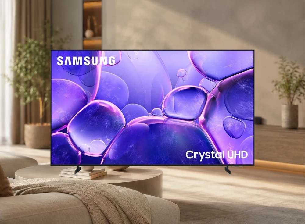Marka Adı: Samsung
Ürün Adı: Samsung 55U8000F 55 inç Crystal UHD Akıllı Televizyon
Ürün Cinsiyeti: Belirtilmemiş
Ürün Tipi: Televizyon
Ürün Sezonsallığı: Belirtilmemiş
Ürün Çeşidi: Crystal UHD Televizyon
Ürün Özellikleri: Bu 55 inçlik Samsung Crystal UHD Akıllı Televizyon, ince ve çerçevesiz AirSlim tasarımıyla modern yaşam alanlarına şık bir dokunuş katar. 4K Ultra HD çözünürlüklü Crystal UHD paneli, Crystal Processor 4K ve Vision AI özellikleri sayesinde günlük yayınlardan spor müsabakalarına ve dijital platform içeriklerine kadar her alanda başarılı ve canlı bir görüntü performansı sunar. HDR10 desteğiyle zengin renkler ve detaylar sağlarken, Tizen işletim sistemi ile akıllı TV deneyimini kullanıcıyla buluşturur. Minimalist iki ayaklı standı, estetik görünümünü tamamlar.
Öne Çıkan Detaylar:
- Göz alıcı 55 inç Crystal UHD 4K ekran
- Modern ve ince AirSlim tasarım
- Akıllı Tizen işletim sistemi ve Vision AI özellikleri
Kimler Kullanıyor?: Bu televizyon, evinde uygun fiyatlı ancak kaliteli ve uzun ömürlü bir Samsung deneyimi arayan herkes için ideal. Günlük yayınları takip eden, spor müsabakalarını ve dijital platformlardaki içerikleri keyifle izlemek isteyen kullanıcılar, bu ürünün sunduğu dengeli performans ve canlı görüntü kalitesini takdir edeceklerdir. Modern ve ince tasarımı sayesinde oturma odası veya salonuna estetik bir dokunuş katmak isteyenler için de şık bir seçimdir.