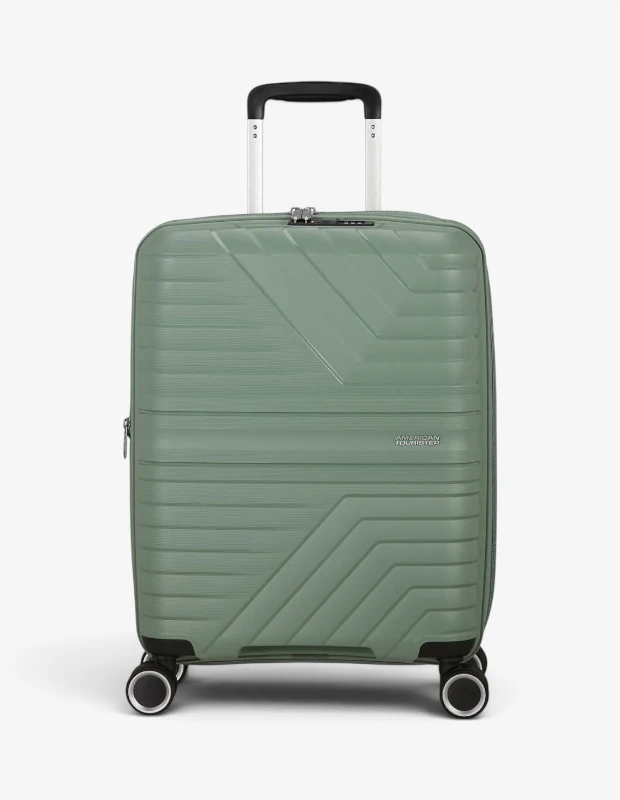 Marka Adı: American Tourister
Ürün Adı: American Tourister Erkek Kabin Boy Sert Valiz
Ürün Cinsiyeti: Erkek
Ürün Tipi: Sert Kabin Boy Valiz
Ürün Sezonsallığı: Belirtilmemiş
Ürün Çeşidi: Seyahat Valizi
Ürün Özellikleri:
Bu American Tourister valiz, modern mat yeşil rengi ve yüzeyindeki dikkat çekici geometrik dokulu deseniyle şık bir görünüm sunar. Darbelere karşı dayanıklı sert dış yüzeyi, seyahatlerinizde eşyalarınızı güvenle taşımanızı sağlar. Ürünün üst kısmında yer alan metalik teleskopik çekme sapı ve ek bir taşıma kolu, farklı kullanım kolaylıkları sunar. Entegre edilmiş TSA kombinasyon kilidi ile güvenliğinizi en üst seviyeye çıkarırken, 360 derece dönebilen dört adet çift tekerlek (spinner tekerlekler) sayesinde havalimanında veya şehir içinde zahmetsiz ve sessiz bir hareketlilik deneyimi yaşatır. Fermuarlı ana bölmesi ve fonksiyonel tasarımıyla kabin bagajı standartlarına uygun, pratik ve estetik bir seyahat arkadaşıdır.
Öne Çıkan Detaylar:
- Darbelere karşı yüksek koruma sağlayan dayanıklı sert gövde yapısı
- 360 derece dönebilen çift tekerlekler ile kolay ve sessiz manevra
- Güvenli seyahat için entegre TSA kombinasyon kilidi
Kimler Kullanıyor?:
İş ve özel seyahatlerinde şıklığından ödün vermeyen, fonksiyonelliği ve pratikliği bir arada arayan modern erkekler için tasarlanmıştır. Havalimanında bagaj beklemek istemeyen, kısa süreli iş toplantıları veya hafta sonu kaçamakları için hızlı ve konforlu çözümler arayan bireyler bu valizi tercih edebilir. Çağdaş tasarımı ve mat yeşil rengiyle kişisel stilini seyahatlerinde de yansıtmayı seven, dinamik ve zamanına değer veren bir kullanıcı profiline hitap eder.