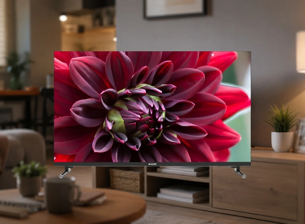 Marka Adı: Arçelik
Ürün Adı: Arçelik A 532 C HD Ready 32 İnç Televizyon
Ürün Cinsiyeti: Belirtilmemiş
Ürün Tipi: Televizyon
Ürün Sezonsallığı: Belirtilmemiş
Ürün Çeşidi: HD Ready LED Televizyon
Ürün Özellikleri: Bu Arçelik A 532 C, 32 inç boyutunda, HD Ready çözünürlüğe sahip, enerji verimli bir LED televizyondur. Modern ve sade tasarımlı siyah çerçevesi ile dikkat çekerken, altta yer alan V şeklinde gümüş renkli ayaklar şık bir duruş sağlar. Dahili uydu alıcısı, USB medya oynatıcı ve çeşitli HDMI bağlantıları sayesinde temel televizyon ve medya ihtiyaçları için pratik bir çözüm sunar. Kompakt yapısı ve kolay kullanım arayüzü, küçük yaşam alanlarına uyum sağlayarak fonksiyonellik ve estetiği bir araya getirir.
Öne Çıkan Detaylar:
- Kompakt 32 inç LED ekran ve HD Ready çözünürlük
- Sade arayüz ve kullanıcı dostu kolay kullanım
- Dahili uydu alıcısı ve V şeklinde şık metal ayaklar
Kimler Kullanıyor?: Bu televizyon, evinde veya ikinci bir yaşam alanında temel eğlence ihtiyaçlarını karşılamak isteyen herkes için idealdir. Kompakt boyutu sayesinde yatak odası, mutfak, karavan veya küçük salonlar gibi alanlara kolayca uyum sağlar. Özellikle sade arayüzü ve pratik kullanımı sayesinde teknolojiyle arası çok iyi olmayan, kolay ve anlaşılır bir deneyim arayan ebeveynler ve yaşlılar için birebirdir.