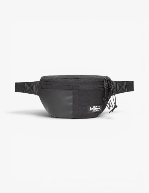 Marka Adı: Eastpak
Ürün Adı: Eastpak Erkek Icon Springer Bel Çantası
Ürün Cinsiyeti: Erkek
Ürün Tipi: Bel Çantası
Ürün Sezonsallığı: Belirtilmemiş
Ürün Çeşidi: Seyahat Aksesuarı
Ürün Özellikleri: Bu kompakt bel çantası, dayanıklı siyah kumaş ile pürüzsüz mat bir panelin birleşimiyle modern ve iki dokulu bir görünüm sunar. Ana fermuarlı bölmesinin yanı sıra, ön kısımda yer alan ve ip detaylı çift fermuar çekmecesi bulunan küçük cebiyle eşyalarınızı düzenli ve güvenli bir şekilde taşıma imkanı sunar. Ayarlanabilir bel askısı, kişiselleştirilmiş ve rahat bir kullanım sağlarken, ön yüzdeki Eastpak logo yaması markanın kalitesini vurgular.
Öne Çıkan Detaylar:
- İki farklı dokuya sahip dayanıklı ve stil sahibi malzeme kombinasyonu
- İp detaylı, çift fermuar çekmeceli ön cep ile kolay erişim
- Kişiye özel ayarlanabilen, konforlu bel askısı
Kimler Kullanıyor?: Günlük yaşamında ve seyahatlerinde pratikliği, fonksiyonelliği ve hareket özgürlüğünü ön planda tutan, anahtar, telefon, cüzdan ve pasaport gibi temel eşyalarını güvenle ve kolayca taşımak isteyen kişiler bu çantayı tercih edebilir. Modern ve şehirli bir tarzı benimseyen, aktif yaşam biçimine sahip herkesin stilini tamamlayacak işlevsel bir aksesuardır.