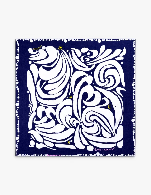 Marka Adı: Lar Studio
Ürün Adı: Lar Studio Kadın Cordelia Pareo 135 x 135
Ürün Cinsiyeti: Kadın
Ürün Tipi: Pareo
Ürün Sezonsallığı: Yaz
Ürün Çeşidi: Desenli Kare Pareo
Ürün Özellikleri: Lacivert zemin üzerine beyaz, akışkan ve organik formlarda soyut desenlere sahip, 135 x 135 cm ölçülerinde kare bir pareodur. Desen, yıldız ve hilal gibi zarif detaylarla zenginleştirilmiş olup, kenarlarında noktalı beyaz bir çerçeve ile tamamlanmıştır. Modern ve sanatsal tasarımıyla dikkat çeken bu pareo, plaj stilinden şehir kombinlerine çok yönlü kullanım sunar.
Öne Çıkan Detaylar:
- Lacivert zemin üzerine beyaz, akışkan ve organik formlarda soyut desen.
- Desene entegre edilmiş zarif yıldız ve hilal motifleri.
- Kenarlarını çevreleyen noktalı beyaz bordür detayı.
Kimler Kullanıyor?: Modern ve sanatsal tasarımlarla plaj stilini şehir şıklığına taşıyan, çok yönlü parçaları gardırobuna eklemeyi seven bireyler. Yaz aylarında hem pratik hem de göz alıcı bir tamamlayıcı arayan, desenlerin ve renklerin enerjisini benimseyen kişiler. Kendi stilini yaratıcılıkla birleştirmeyi arzulayan, özgün ve akılda kalıcı görünümler yakalamayı seven herkes için uygun bir seçimdir.
