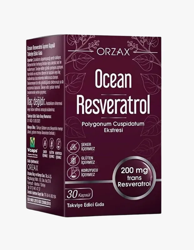 Koyu mor renkte, üzerinde ORZAX Ocean Resveratrol yazan ve Polygonum Cuspidatum ekstresini vurgulayan, 30 kapsül içeren takviye edici gıda kutusunun ön yüzünde, sağlıklı yaşam ve longevity araştırmalarında kritik rol oynayan biyolojik olarak aktif 200 mg trans-resveratrol ibaresi, ürünün şeker, glüten ve koruyucu içermediğine dair ikonlar net bir şekilde görülüyor.