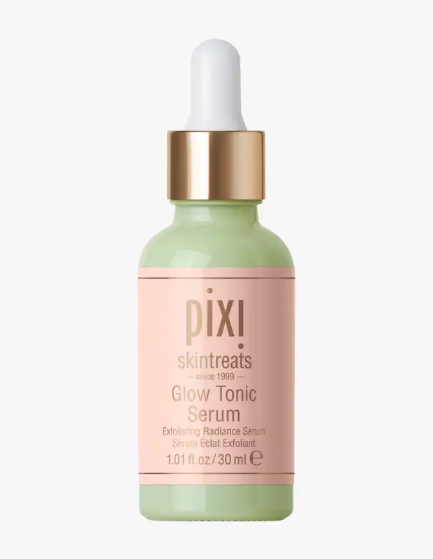 Marka Adı: PIXI
Ürün Adı: PIXI Unisex Glow Tonic Serum
Ürün Cinsiyeti: Unisex
Ürün Tipi: Cilt Serumu
Ürün Sezonsallığı: Tüm Sezonlar (Yaz ayları için özellikle önerilir)
Ürün Çeşidi: Peeling Etkili Aydınlatıcı Tonik Serum
Ürün Özellikleri: PIXI Skintreats markasına ait olan bu 30 ml'lik peeling etkili, ışıltılı cilt görünümü veren aydınlatıcı serum, açık yeşil renkli cam şişesi, zarif pembe etiketi ve şık altın renkli metal kapaklı beyaz damlalığı ile dikkat çekiyor. Cilde anında ışıltılı ve enerjik bir görünüm kazandırmak üzere formüle edilmiş olup, düzenli kullanımda hücresel nemi destekleyerek daha sağlıklı bir cilt dokusu vadediyor.
Öne Çıkan Detaylar:
- Cilde anında ışıltı ve canlılık katan peeling etkili formül.
- Damlalık aplikatörü sayesinde hijyenik ve pratik uygulama imkanı sunar.
- Hücresel nemi destekleyerek uzun vadede sağlıklı bir cilt görünümü sağlar.
Kimler Kullanıyor?: Cildine anında ışıltı ve canlılık katmak isteyen, aynı zamanda uzun vadede daha sağlıklı ve nemli bir cilt dokusu hedefleyen kişiler bu seruma yönelebilir. Parlak ve dengeli bir cilt görünümünü günlük rutinlerine dahil etmek isteyen, makyajsız bile doğal bir aydınlık arayanlar için idealdir. Hafif dokulu ve etkili cilt bakım ürünlerini tercih eden, cildinin doğal ışıltısını ortaya çıkarmayı önemseyen herkes tarafından kullanılabilir.