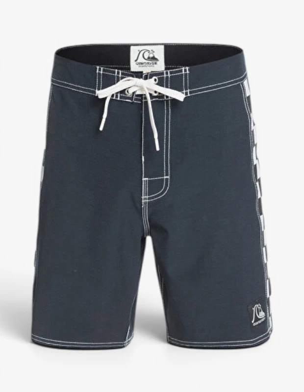 Marka Adı: Quiksilver
Ürün Adı: Quiksilver Erkek Echo Beach Arch Boardshort
Ürün Cinsiyeti: Erkek
Ürün Tipi: Boardshort
Ürün Sezonsallığı: Yaz
Ürün Çeşidi: Sportif Boardshort
Ürün Özellikleri: Bu koyu gri Quiksilver erkek boardshort, plaj ve deniz aktiviteleri için özel olarak tasarlanmıştır. Tüm dikiş hatlarında kullanılan beyaz kontrast dikişler ve ön bel kısmındaki beyaz bağcıklar sportif ve dikkat çekici bir stil sunar. Yan paçalarda yer alan beyaz ve gri kareli şerit deseni ile modern bir dokunuş kazanır. Geniş bel bandı ve rahat kesimi sayesinde gün boyu konforlu bir kullanım sağlar. Sağ paça üzerinde ve bel etiketinde markanın ikonik logosu bulunmaktadır.
Öne Çıkan Detaylar:
- Tüm dikiş hatlarında kullanılan belirgin beyaz kontrast dikiş detayları
- Ön bel kısmında beyaz bağcıklı ayarlanabilir kapama ve sabit bel bandı
- Yan paçada yer alan dinamik beyaz-gri kareli şerit deseni ve sağ paçadaki Quiksilver logosu
Kimler Kullanıyor?: Plajda ve su sporları yaparken rahatlık ve stili bir arada arayan, dinamik bir yaşam tarzına sahip erkekler için idealdir. Sörf kültürü ve plaj stilini seven, kaliteli ve fonksiyonel giyime önem verenler bu boardshort ile enerjik görünümlerini tamamlayabilirler.