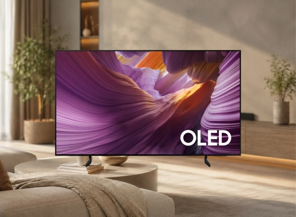 Marka Adı: Samsung
Ürün Adı: Samsung 55S85F 55 inç 4K Ultra HD 120Hz HDR10+ OLED Akıllı Televizyon
Ürün Cinsiyeti: Belirtilmemiş
Ürün Tipi: OLED Akıllı Televizyon
Ürün Sezonsallığı: Belirtilmemiş
Ürün Çeşidi: Televizyon
Ürün Özellikleri: Bu Samsung OLED Akıllı Televizyon, 55 inçlik 4K Ultra HD OLED panel teknolojisi ile üstün görüntü kalitesi sunar. 120Hz yenileme hızı sayesinde akıcı ve keskin görüntüler sağlarken, HDR10+ desteği ile zengin renkler ve yüksek kontrast detaylarını ortaya çıkarır. Dolby Atmos ses desteğiyle sürükleyici bir ses deneyimi sunar ve Tizen işletim sistemi sayesinde akıllı TV özelliklerine ve popüler uygulamalara kolay erişim sağlar. İnce ve modern tasarımı, dar çerçeveleri ve minimalist ayak yapısı ile her türlü yaşam alanına estetik bir uyum katarak hem şık bir görünüm hem de fonksiyonel bir kullanım sunar.
Öne Çıkan Detaylar:
- Etkileyici siyah seviyeleri ve canlı renkler sunan 55 inç 4K Ultra HD OLED panel.
- Akıcı görüntü deneyimi için 120Hz yenileme hızı ve zengin detaylar için HDR10+ desteği.
- Modern yaşam alanlarına kolayca uyum sağlayan ince çerçeveli ve şık tasarım.
Kimler Kullanıyor?: Bu ürün, evinde sinema kalitesinde bir izleme deneyimi arayan, özellikle karanlık ortamlarda film ve dizi keyfini en üst seviyede yaşamak isteyen herkes için idealdir. OLED teknolojisinin sunduğu kusursuz siyahlar ve canlı renklerle tanışmak isteyen, aynı zamanda bütçesini dengeli yönetmeyi tercih eden kullanıcılar bu akıllı televizyonu tercih edebilirler. Modern yaşam alanlarına estetik bir dokunuş katmak isteyenler de şık ve ince tasarımından memnun kalacaklardır.
