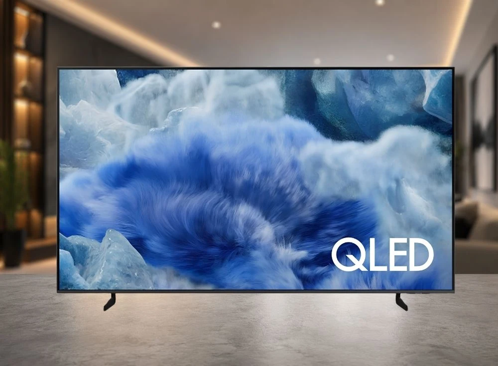 Marka Adı: Samsung
Ürün Adı: Samsung 85Q8FA QLED 4K 120Hz Quantum HDR Tizen 85 İnç Televizyon
Ürün Cinsiyeti: Unisex
Ürün Tipi: Televizyon
Ürün Sezonsallığı: Belirtilmemiş
Ürün Çeşidi: QLED Akıllı Televizyon
Ürün Özellikleri: Bu televizyon, büyüleyici 4K UHD çözünürlük sunan geniş 85 inç QLED paneliyle sürükleyici bir izleme deneyimi sunar. Quantum Dot teknolojisi sayesinde canlı, gerçeğe yakın renkler ve olağanüstü parlaklık üretir, Quantum HDR desteğiyle parlak ve karanlık sahnelerde inanılmaz kontrast ve detaylarla daha da zenginleşir. 120Hz yerel yenileme hızı, hızlı aksiyon, spor yayınları ve oyunlar için akıcı hareket sağlar. Minimal çerçeveli şık ve modern tasarımı, her çağdaş yaşam alanına sorunsuz bir şekilde uyum sağlar; sezgisel Tizen işletim sistemi ise geniş bir yayın hizmetleri ve uygulamalarına kolay erişim sunan akıllı TV işlevselliği sağlar. İki minimalist ayağı üzerinde durmaktadır.
Öne Çıkan Detaylar:
- 85 inçlik geniş QLED ekran ile sinematik izleme deneyimi
- Quantum Dot ve Quantum HDR teknolojileriyle canlı renkler ve derin kontrast
- Akıcı hareketli görüntüler için 120Hz yenileme hızı
- Tizen işletim sistemiyle zengin akıllı TV özellikleri
Kimler Kullanıyor?: Evinde büyük ekranlı bir eğlence merkezi kurmak isteyen, görüntü kalitesini ön planda tutan ve en yeni teknolojileri takip eden kullanıcılar için idealdir. Spor yayınlarını, aksiyon dolu filmleri ve modern konsol oyunlarını gerçeğe yakın detaylarla deneyimlemek isteyenler, bu QLED televizyonun sunduğu canlı renkler ve akıcı performanstan keyif alacaktır. Dengeli bir akıllı TV deneyimi arayan ve Samsung kalitesine güvenen herkesin yaşam alanına değer katacak bir seçenektir.