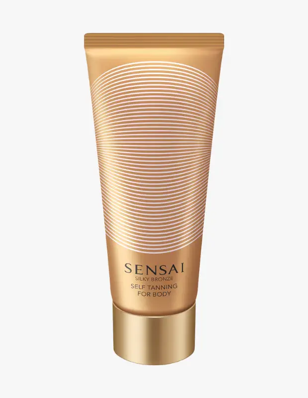 Marka Adı: Sensai
Ürün Adı: Sensai Silky Bronze Self Tanning for Body Jel
Ürün Cinsiyeti: Unisex
Ürün Tipi: Vücut İçin Bronzlaştırıcı Jel
Ürün Sezonsallığı: Her Mevsim
Ürün Çeşidi: Güneşsiz Bronzlaştırıcı
Ürün Özellikleri: Bu Sensai Silky Bronze Vücut İçin Bronzlaştırıcı Jel, Koishimaru ipeği özleri ile cilde lüks bir anti-aging nem bakımı sunar. Güneş ışınlarına ihtiyaç duymadan doğal görünümlü, eşit ve sofistike bir bronzluk oluştururken, çizgilenme ve yapay turunculuk riski olmadan asil bir esmerlik vadederek cildin tatilden yeni dönmüş gibi görünmesini sağlar. İpeksi jel dokusu kolayca uygulanır ve ciltte pürüzsüz bir bitiş bırakır.
Öne Çıkan Detaylar:
- Koishimaru ipeği özleri ile zenginleştirilmiştir
- Çizgilenme ve yapay turunculuk riski olmadan doğal bronzluk
- Anti-aging nem bakımı etkisi
Kimler Kullanıyor?: Güneşe çıkmadan sağlıklı, doğal ve ışıltılı bir bronzluk arayan, aynı zamanda ciltlerine lüks bir nem ve anti-aging bakımı sunmak isteyen herkes için idealdir. Özellikle hassas cilt tipleri, güneş alerjisi olanlar veya güneşin zararlı etkilerinden korunarak yıl boyunca bronz bir tene sahip olmak isteyenler bu ürünü tercih edebilir. Eşit, sofistike ve doğal görünen bir esmerliği seven, cilt bakım rutinini zenginleştirmeyi hedefleyen kişiler için tasarlanmıştır.