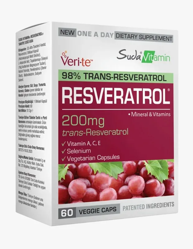 Beyaz bir zeminde duran, üzerinde Suda Vitamin ve Veri-te logoları ile büyük puntolarla yüzde 98 Trans-Resveratrol yazısı bulunan, 200mg trans-resveratrol içeren ve altında kırmızı üzüm görselleriyle longevity ve hücresel gençleşme faydalarını vurgulayan bir takviye edici gıda kutusu.