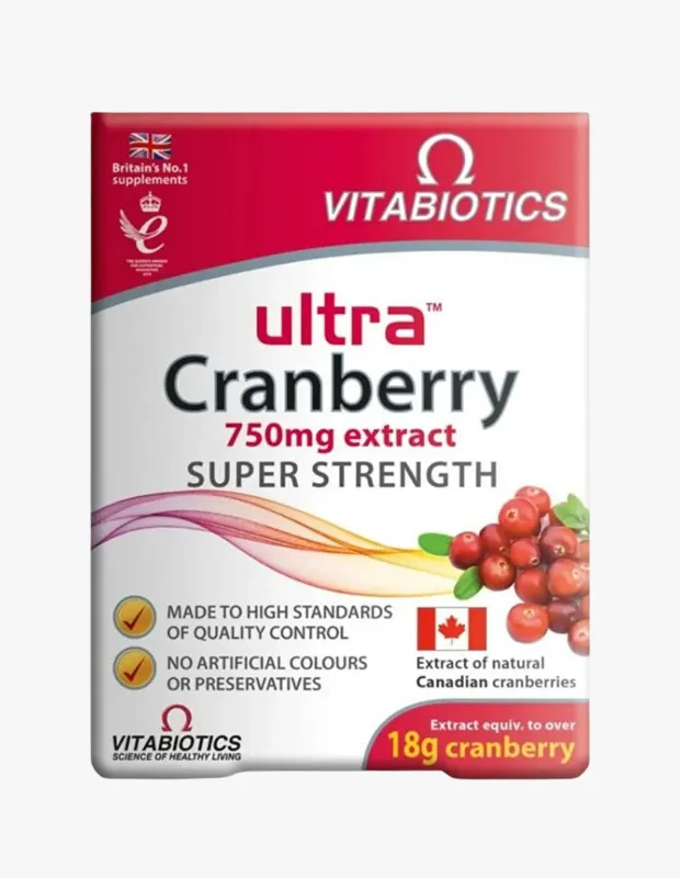 Beyaz ve kırmızı renklerdeki Vitabiotics Ultra Cranberry takviye kutusu, ortasında büyük harflerle ultra Cranberry ve 750mg süper güçlü kızılcık özü ibaresini taşıyor; kutunun sağ tarafında taze kızılcıklar ve Kanada bayrağı görseliyle doğal Kanada kızılcıklarından elde edildiği vurgulanırken, yapay renk ve koruyucu içermediği de belirtiliyor.
