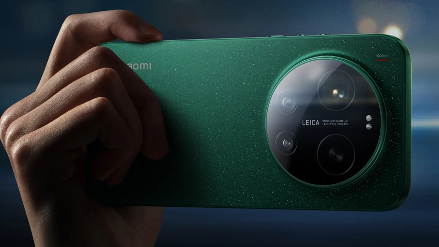 Marka Adı: Xiaomi
Ürün Adı: Xiaomi 17 Ultra
Ürün Cinsiyeti: Belirtilmemiş
Ürün Tipi: Akıllı Telefon
Ürün Sezonsallığı: Belirtilmemiş
Ürün Çeşidi: Kamera Odaklı Akıllı Telefon
Ürün Özellikleri: Xiaomi 17 Ultra, Alman optik devi Leica ile işbirliği içinde geliştirilmiş, parlak yeşil renkte ve hafif dokulu, premium hissettiren arka yüzeye sahip lüks bir akıllı telefondur. Cihazın arkasında dikkat çekici, devasa ve yuvarlak kamera modülü bulunur; bu modül içinde birden fazla Leica optikli lensi barındırır. Özellikle 1 inçlik ana sensörüyle ışık alımında standartları zorlayarak düşük ışık koşullarında dahi olağanüstü netlik ve detay sunar. Profesyonel optik yakınlaştırma yeteneği ile görüntüde bozulma yaratmazken, Leica Authentic ve Leica Vibrant gibi özel renk profilleri sayesinde her çekim, sanatsal ve gerçeğe yakın renklerle zenginleşir. Bu modern ve şık tasarım, güçlü kamera özellikleriyle birleşerek mobil fotoğrafçılığı yeni bir seviyeye taşır.
Öne Çıkan Detaylar:
- Işık alımında standartları yıkan devasa 1 inçlik Leica optikli ana sensör sistemi
- Her anı sanata çeviren Leica Authentic ve Leica Vibrant özel renk filtreleri
- Görüntüde bozulma yaratmadan, kusursuz keskinlikte profesyonel optik yakınlaştırma
Kimler Kullanıyor?: Profesyonel düzeyde mobil fotoğrafçılığa tutku duyanlar, sokak anlarını ve doğal ışığı Leica'nın ikonik renkleriyle ölümsüzleştirmek isteyen sanat ruhlu kullanıcılar için idealdir. Özellikle düşük ışık koşullarında dahi üstün performans arayanlar ve devasa sensörün sunduğu doğal arka plan bulanıklığına önem verenler bu cihazın sunduğu görsel deneyimi takdir edecektir. Fotoğraf çekmeyi hayatının merkezine koyan ve her anı bir sanat eserine dönüştürmeyi arzulayan herkes bu akıllı telefondan ilham alabilir.