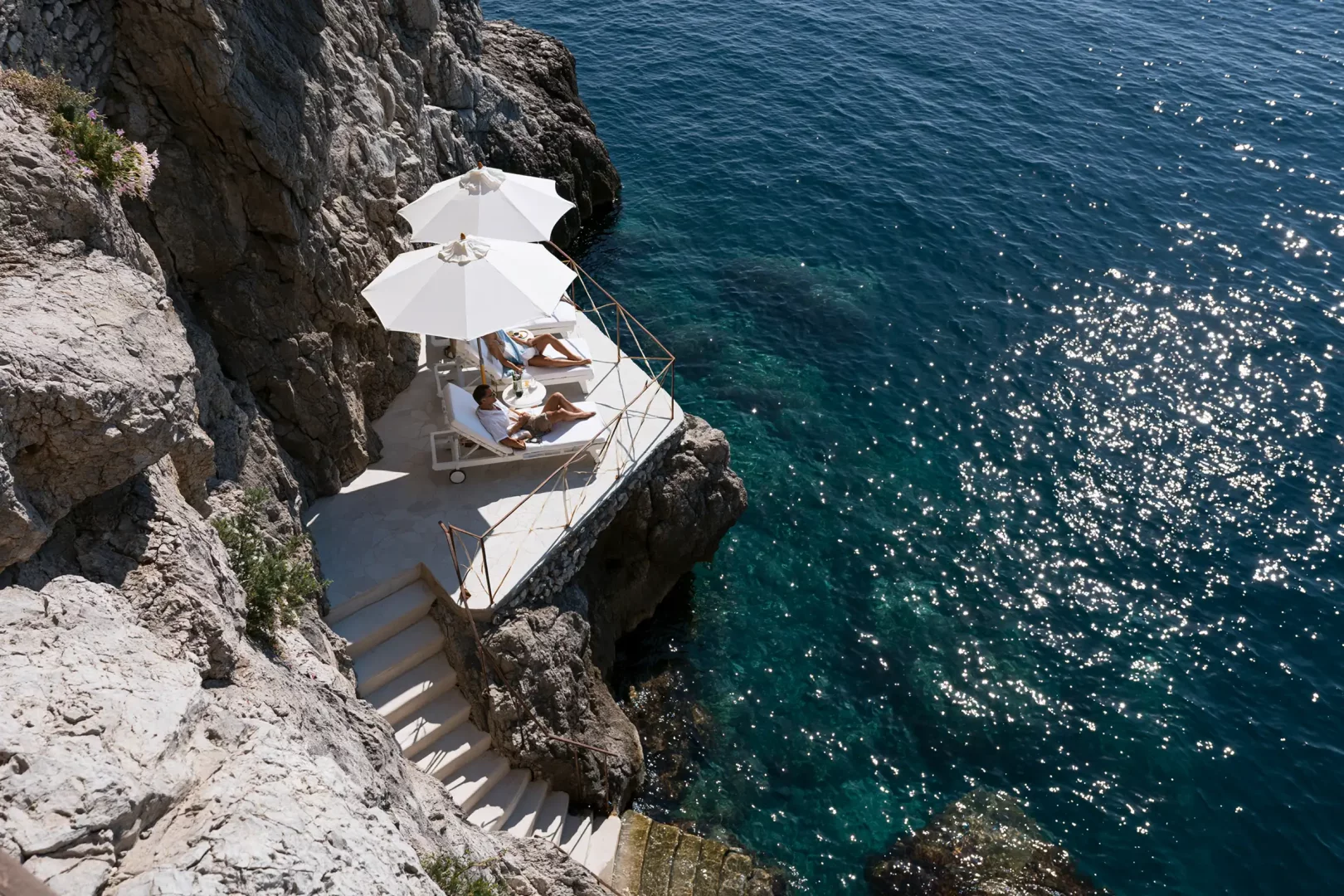 2026 Çeşme ve Alaçatı Beach Club Rehberi: En Popüler 12 Lüks ve Sakin Adres