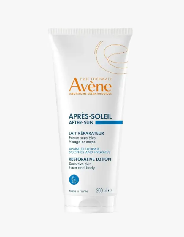 Marka Adı: Avene
Ürün Adı: Avene After Sun Repair Güneş Sonrası Losyon
Ürün Cinsiyeti: Unisex
Ürün Tipi: Güneş Sonrası Losyon
Ürün Sezonsallığı: Yaz
Ürün Çeşidi: Onarıcı ve Yoğun Nemlendirici Losyon

Ürün Özellikleri: Bu Avene Après-Soleil Restorative Lotion, güneş sonrası cildin onarımı ve rahatlatılması için özel olarak formüle edilmiş akışkan bir emülsiyondur. Özellikle hassas ciltler düşünülerek geliştirilmiş olup, hem yüz hem de vücut için kullanıma uygundur. Cildi derinlemesine yatıştırarak anında rahatlık sağlarken, yoğun nemlendirme özelliğiyle güneşin neden olduğu kuruluğu gidermeye ve cildin esnekliğini geri kazandırmaya yardımcı olur. Fransız üretimi olan ürün, 200 ml'lik pratik ambalajında sunulmaktadır.

Öne Çıkan Detaylar:
- Güneş sonrası hassas ciltleri yatıştırır ve rahatlatır
- Yüz ve vücut kullanımına uygun çok yönlü formül
- Cilde yoğun nem sağlar ve bariyerin onarımına destek olur

Kimler Kullanıyor?: Güneşlenme sonrası cildinde kuruluk, gerginlik veya hassasiyet hisseden, cildinin doğal bariyerini desteklemek ve nem dengesini geri kazandırmak isteyen herkes bu losyonu tercih edebilir. Özellikle hassas cilt tipine sahip olanlar ve yaz aylarında veya güneşli tatillerde cilt bakım rutinine onarıcı bir adım eklemeyi önemseyenler için idealdir. Konforlu ve yatışmış bir cilde sahip olmak isteyen herkes bu ürünü rahatlıkla kullanabilir.