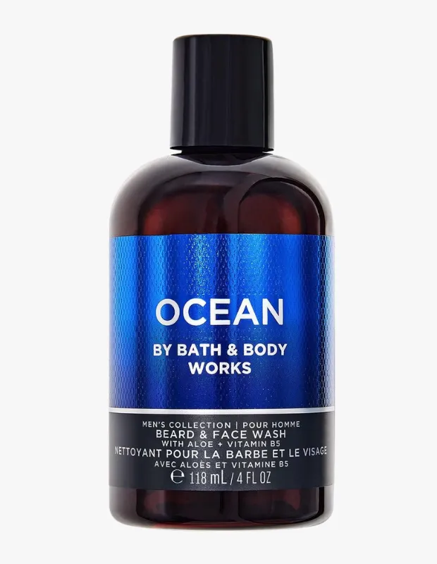 Beyaz bir arka plan üzerinde duran, üzerinde Bath & Body Works markasına ait Ocean yazan, koyu renk camdan yapılmış ve siyah kapaklı 118 ml'lik sakal ve yüz yıkama jeli şişesi, aloe ve B5 vitamini içeriğiyle erkek bakımı için öne çıkıyor.