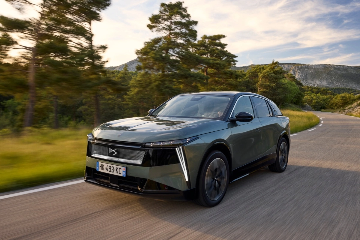 Tek Şarjla 740 km: Fransız Lüksünün Yeni Elektrikli SUV’u DS No7 Sahneye Çıktı