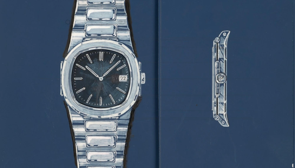 Bir Patek Philippe Nautilus saatinin, saatin karakteristik kadrı, metalik bileziği ve sağda detaylı yan görünümüyle Gérald Genta tarafından yapılmış orijinal tasarım çizimi, koyu mavi bir arka plan üzerinde görülüyor.