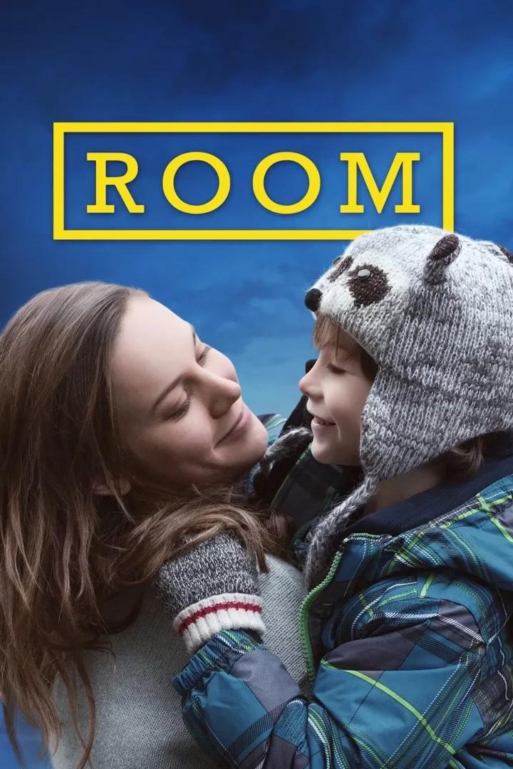Gizli Dünya Room filminin afişinde, mavi bulutlu gökyüzü önünde, uzun kahverengi saçlı, açık renkli kazaklı ve çizgili eldivenli bir kadın, kukuletalı rakun şapkalı ve ekose kışlık ceketli küçük bir erkek çocuğuna şefkatle bakıyor, ikilinin birbirine olan bağlılığı ve sıcaklığı gözlerinden okunuyor.