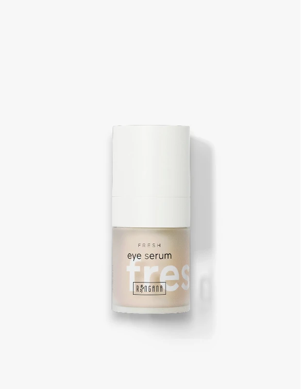 Beyaz kapaklı, buzlu şeffaf camdan üretilmiş ve içindeki hafif bej renkli sıvının göründüğü, FRESH eye serum ve RINGANA logolarının bulunduğu bu modern tasarımlı göz çevresi serumu şişesi, sade ve şık ambalajıyla dikkat çekiyor.