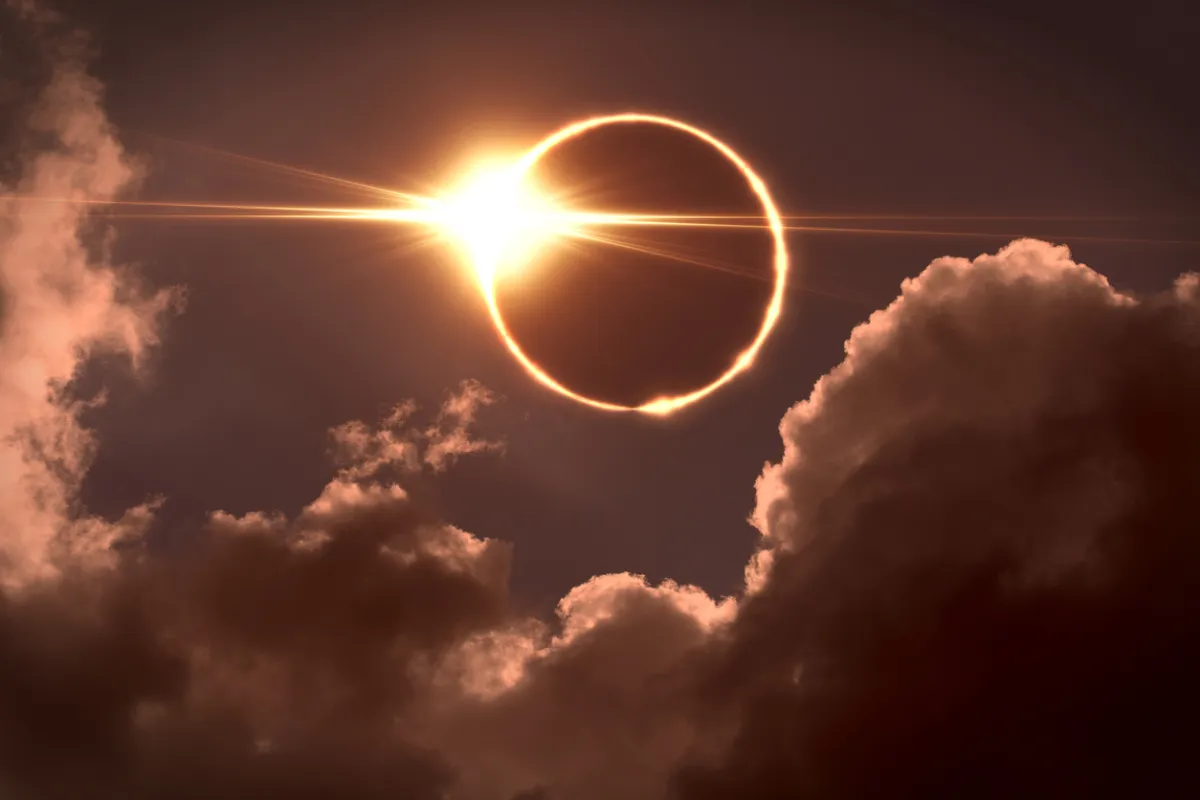 12 Ağustos Güneş Tutulması Astroloji Rehberi ve Burçlara Etkileri