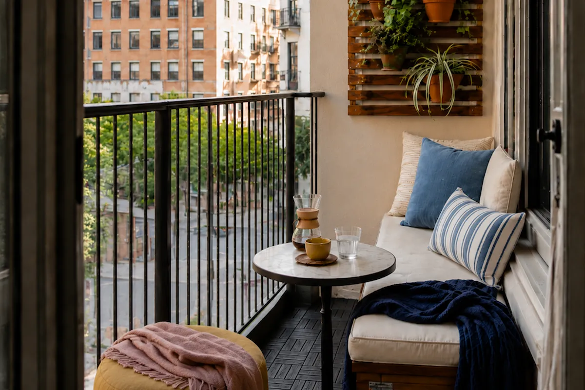 Küçük Balkon Dekorasyonunda Alanı Ferahlatan Tasarım Sırları