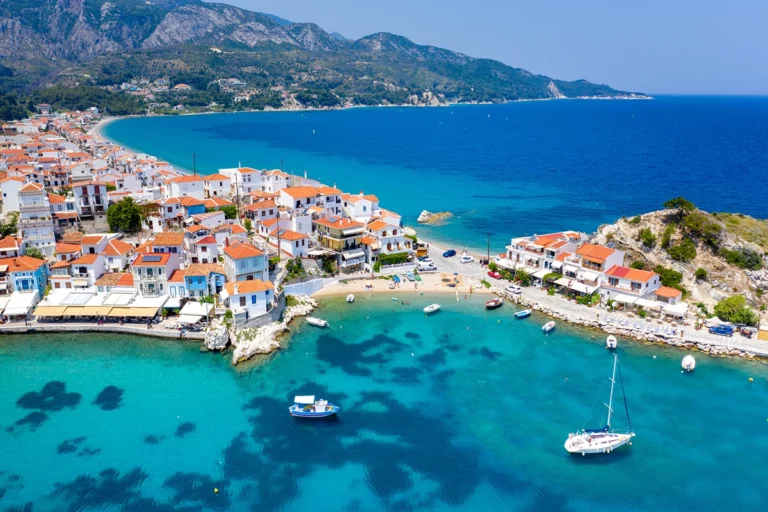 Ege’nin En Yeşil Adasına Yolculuk: Samos’un Gizli Dağ Köyleri ve Turkuaz Plajları