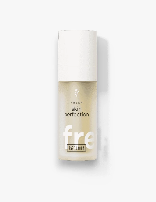 Beyaz kapaklı şeffaf bir şişede, üzerinde belirgin FRESH skin perfection yazısı ve R&GANA logosu bulunan, hafif sarımsı renkteki bu sıvı formül, yüz, göz çevresi ve dudaklar için özel olarak geliştirilmiş bir cilt bakım ürünü olarak sergileniyor.