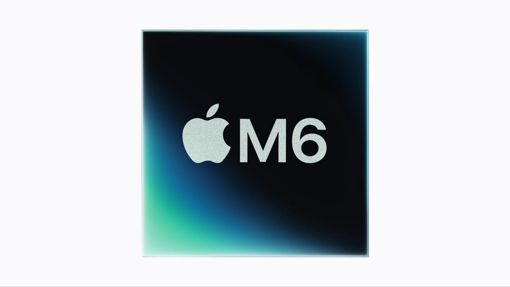 Koyu renkli, alt kısmı mavi ve yeşil degrade ışıklarla parlayan bir zeminde, parlak gümüş rengi, dokulu Apple logosu ve yanında büyük M6 yazısının bulunduğu bu görsel, özellikle yeni Mac mini modellerinin performansına güç verecek Apple M6 çipini temsil ediyor.