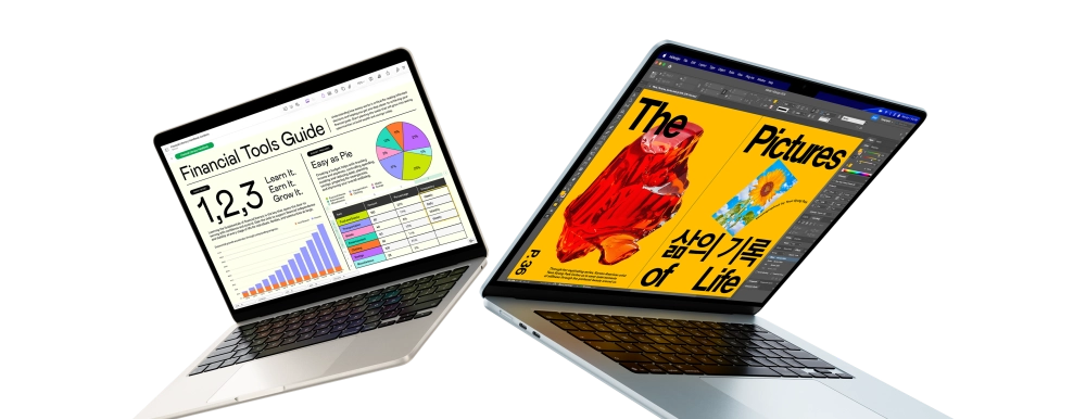 İki modern Apple MacBook, sol taraftaki dizüstünde finansal tablolar ve grafikler, sağ taraftakinde ise sarı zemin üzerinde görsel tasarım projesi açıkken, yeni MacBook Air M5 modelinin çok yönlü özelliklerini sergiliyor.