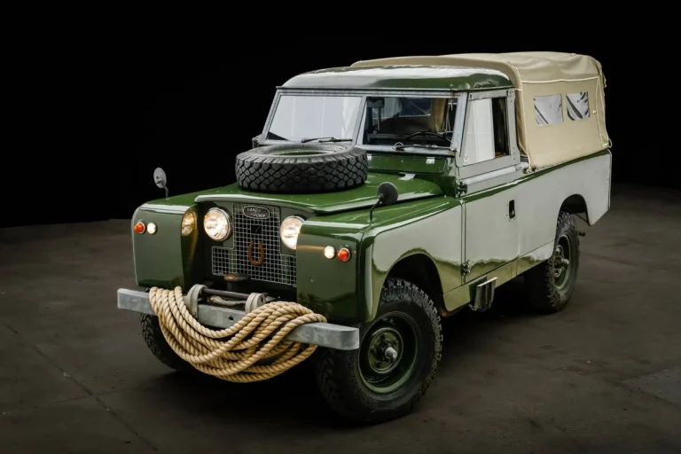 James Bond’un Garajından Çıktı: Daniel Craig’in 1959 Land Rover’ı Satışta