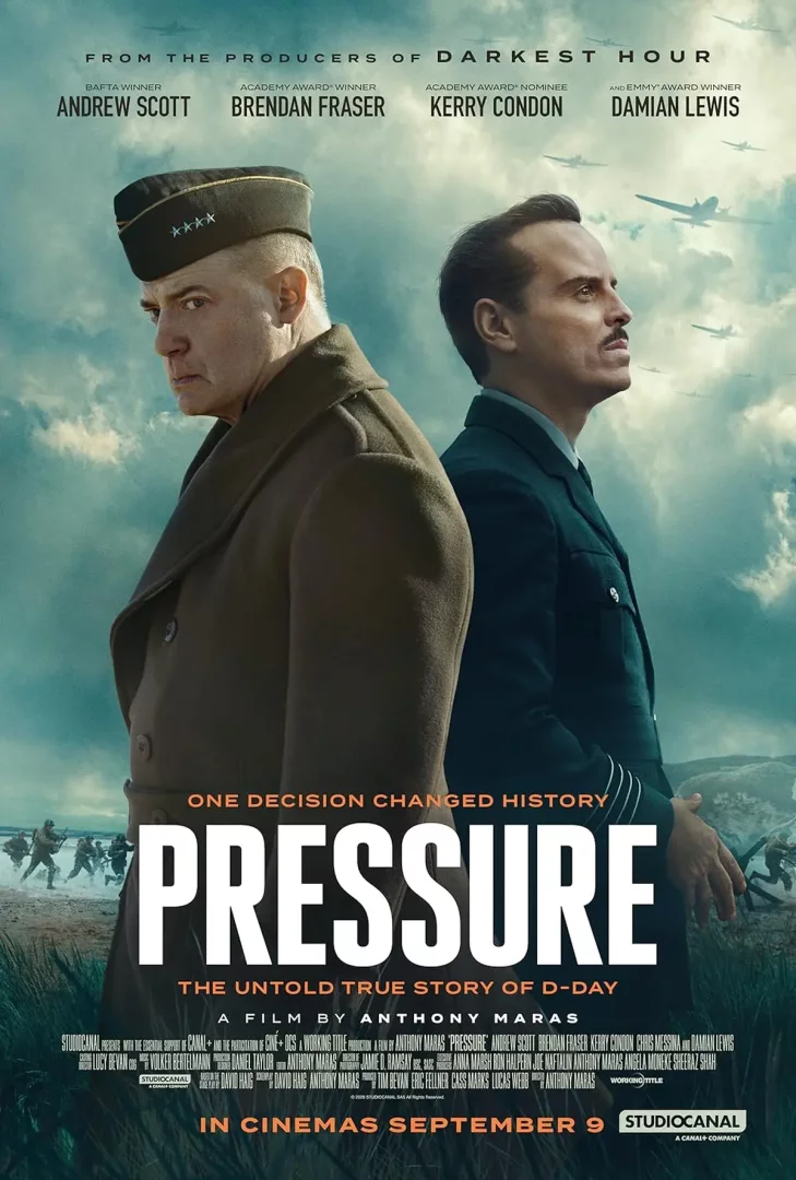 Pressure filminin afişinde, D-Day çıkarmasının anlatılmamış gerçek hikayesini vurgulayan bulutlu bir gökyüzü ve savaş uçaklarının gölgesinde, iki kararlı askeri figür, Andrew Scott ve Damian Lewis, sırt sırta durarak adeta fırtınadan önce yaşanan yoğun bir gerilimi ve baskıyı yansıtıyor.