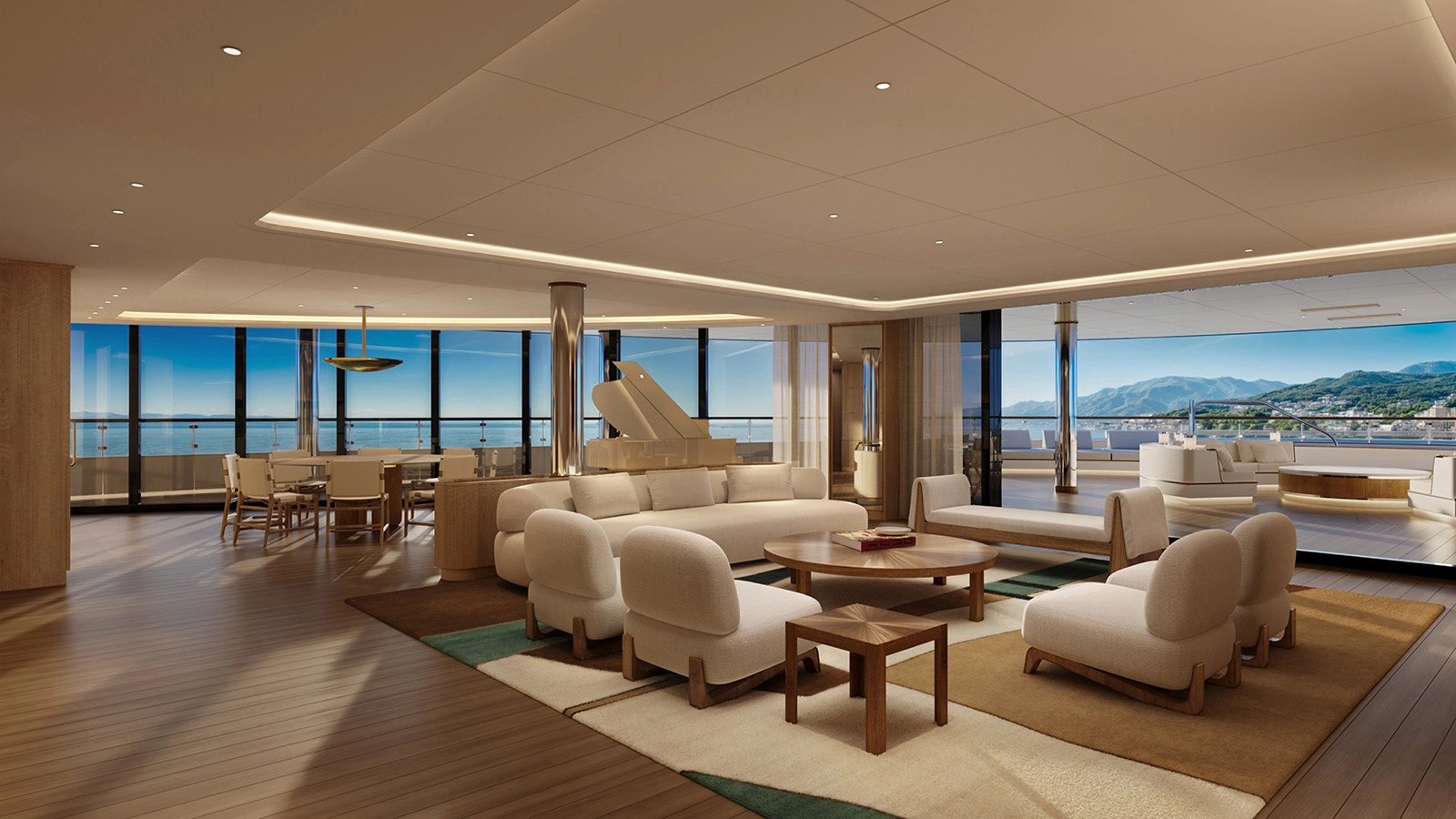Lüks cruise gemilerinde yat konforu sunan, krem rengi modern oturma grupları, beyaz bir kuyruklu piyano ve şık bir yemek alanıyla donatılmış geniş salonu, tavandan tabana pencerelerinden yemyeşil dağlık kıyı şeridi ve masmavi denizin panoramik manzarasını cömertçe sergiliyor.