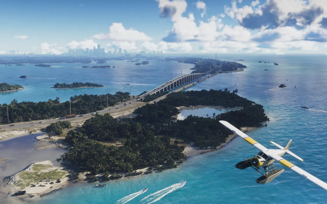 GTA 6'nın göz alıcı dünyasından bir kesit sunan bu panoramik hava görüntüsünde, cam göbeği sularda süzülen bir deniz uçağı ve sürat tekneleri, yemyeşil adalarla çevrili uzun bir köprüyle bağlanan Vice City'nin capcanlı kıyı şeridini ve uzaklardaki modern şehir silüetini gözler önüne seriyor.