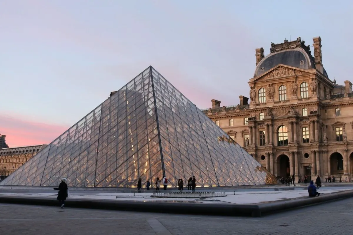 Louvre'un Kalbine Yolculuk: Mutlaka Görmeniz Gereken 15 Eser