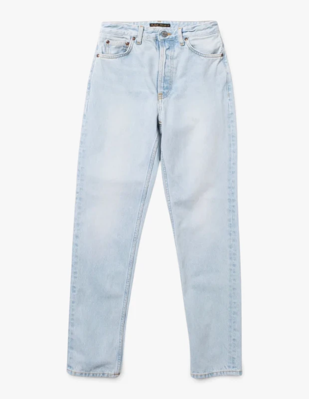 Marka Adı: Nudie Jeans
Ürün Adı: Nudie Jeans Kadın Breezy Britt Sunday Moon Jean Pantolon
Ürün Cinsiyeti: Kadın
Ürün Tipi: Jean Pantolon
Ürün Sezonsallığı: Belirtilmemiş
Ürün Çeşidi: Belirtilmemiş
Ürün Özellikleri: Nudie Jeans imzalı bu jean pantolon, Sunday Moon adı verilen açık mavi yıkamasıyla zamansız ve modern bir görünüme sahiptir. Yüksek bel kesimi ve düz paça yapısıyla rahat bir silüet sunan ürün, klasik beş cepli tasarıma ve önü düğmeli kapamaya sahiptir. Sağlam denim kumaşı ve jean'in genel yapısında görülen kontrast renkli dikiş detayları, günlük kullanım için ideal, hem şık hem de dayanıklı bir parça olmasını sağlar.
Öne Çıkan Detaylar:
- Sunday Moon açık mavi yıkama
- Yüksek bel ve düz paça kesimi
- Düğmeli ön kapama
Kimler Kullanıyor?: Gardırobunda zamansız ve çok yönlü parçalara yer vermek isteyenler, Paris stilinin zahmetsiz şıklığını ve doğal estetiğini benimseyenler, günlük kombinlerinde konforu ve stil sahibi duruşu bir arada arayanlar ile kaliteli denim kumaşının rahatlığından ödün vermek istemeyen herkes bu jean pantolonu tercih edebilir.