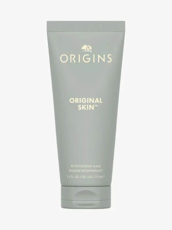Origins markasının, üzerinde altın rengi ağaç logosu ve ORIGINAL SKIN yazısı bulunan, cilt dokusunu düzenlemeye yönelik RETEXTURIZING MASK ürünü olan 75 ml'lik açık adaçayı yeşili tonlarında bir tüp, beyaz zeminde dikey konumda gösteriliyor.