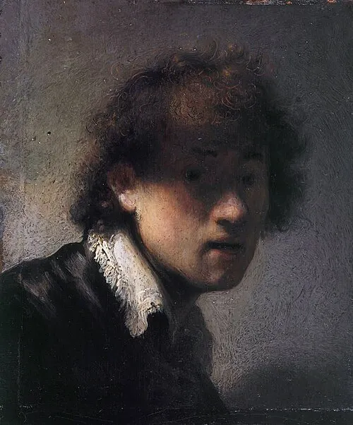 Rembrandt'ın 1629 tarihli oto-portre çalışması, yüzünün büyük kısmını gölgede bırakıp sol yanağı, burnu ve dudaklarını dramatik bir şekilde aydınlatan chiaroscuro tekniğiyle, koyu renk giysili, beyaz yakalı ve kıvırcık saçlı genç bir adamın derin ifadesini güçlü bir şekilde yansıtıyor.