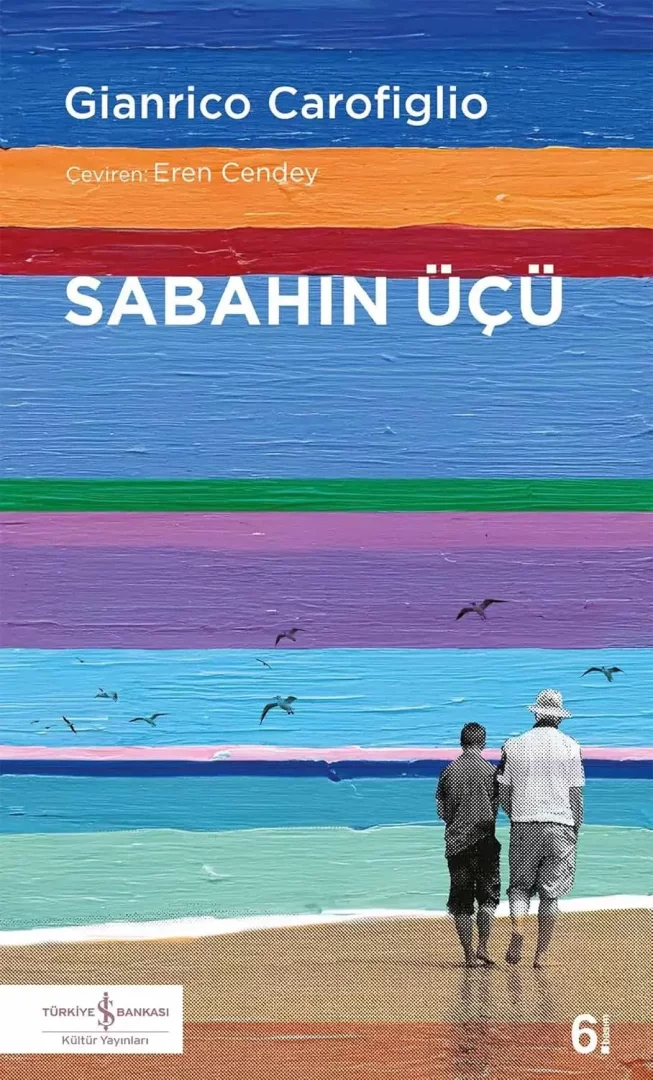 Gianrico Carofiglio'nun Sabahin Üçü adlı kitabının kapağı, yatay renk şeritleriyle oluşturulmuş soyut bir deniz ve gökyüzü manzarasını, denize doğru yürüyen şapkalı bir yetişkin ile genç bir figürü ve uçuşan martıları gösteriyor, bu kitap önerisi için sakin ve düşündürücü bir atmosfer sunuyor.