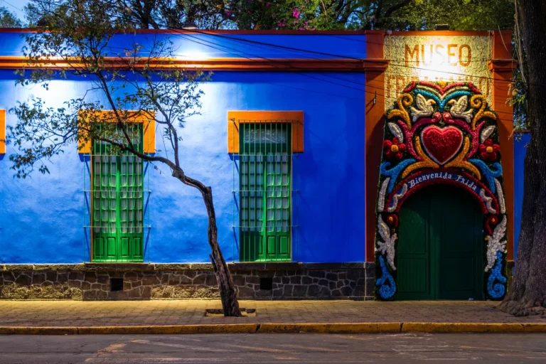 Monet’nin Nilüfer Bahçesinden Frida Kahlo’nun Mavi Duvarlı Evi’ne: Sanatçıların Evleri