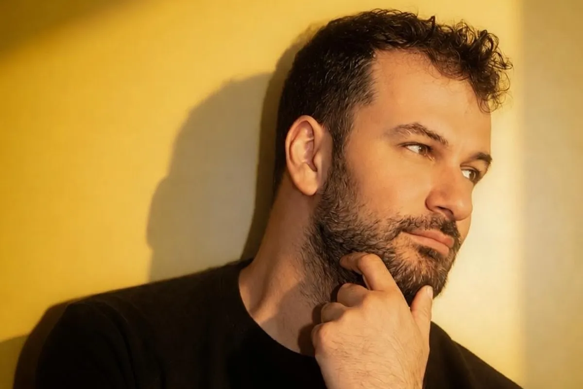 Sahnenin Görünmeyen Katmanları: Selim Can Çelik’in Yaratıcı Pratiği