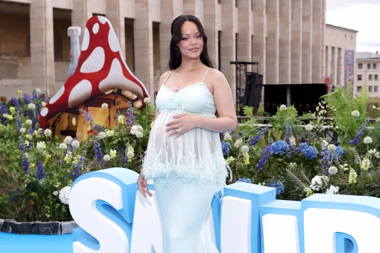 Hamilelik Stilinde Kurallar Değişti: Rihanna ve Anne Hathaway’den Cesur Görünümler