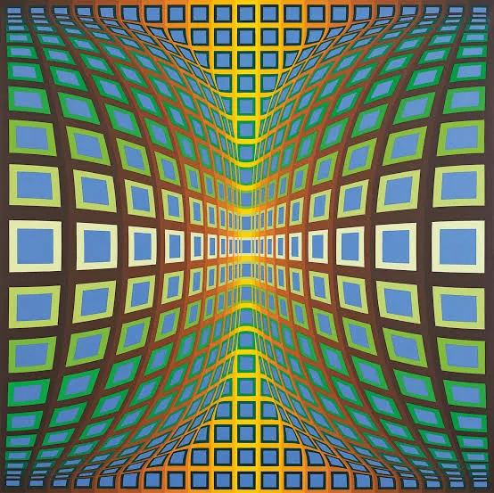 Victor Vasarely'nin Arkas Sanat İzmir sergisinde yer alan bu optik sanat eseri, mavi, yeşil, sarı ve turuncu renklerdeki karelerin dalgalı ve içbükey-dışbükey bir yüzey oluşturarak üç boyutlu bir derinlik yanılsaması sunduğu geometrik soyut bir kompozisyondur.