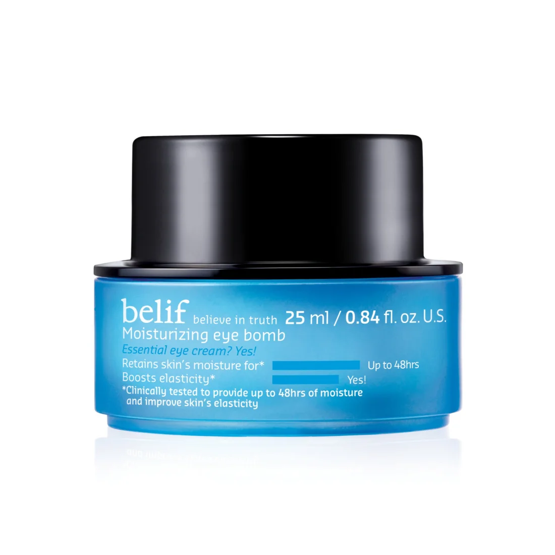 Mavi-beyaz renklere sahip, ön yüzünde belif Moisturizing Eye Bomb etiketi bulunan büyük bir göz kremi kavanozu, yanında daha küçük bir ürünle birlikte sergileniyor ve göz çevresi nemlendirme bakımı için özel olarak formüle edildiğini gösteriyor.