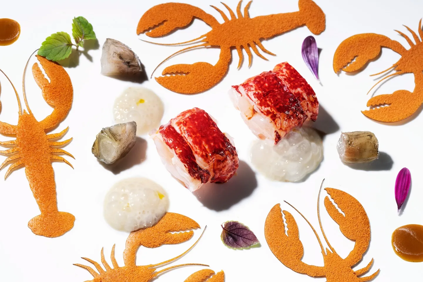 Arzak restoranının modern Bask mutfağına özgü, karmaşık teknikler ve yenilikçi yaklaşımla hazırlanmış, canlı renkleri ve sıra dışı sunumuyla dikkat çeken, zarif bir tabakta adeta bir sanat eseri gibi duran, gastronomik bir deneyim vadeden ödüllü bir yemek.