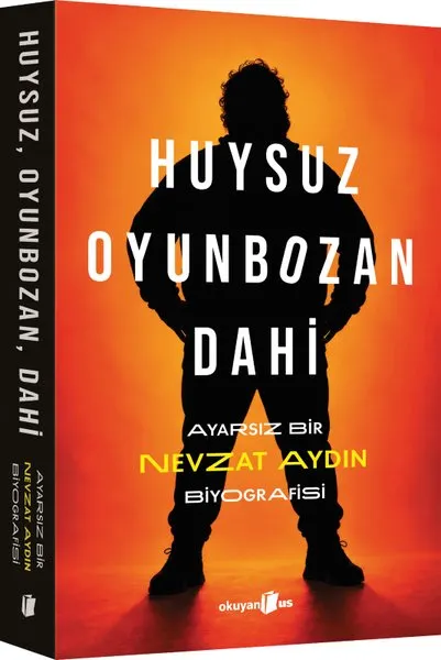 Girişimcilik dünyasının önde gelen isimlerinden, biyografisine konu olan Nevzat Aydın'ın bu fotoğrafı, onun dahi kişiliğini ve iş hayatındaki ayarsız, yenilikçi duruşunu yansıtan etkileyici bir anı yakalamıştır.