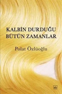 Akrep ve yelkovanı adeta donup kalmış gibi, hafifçe çatlak camının ardında zamanın akışını durduran eskitilmiş metal kasalı, nostaljik bir köstekli saat, Kalbin Durduğu Bütün Zamanlar başlığını destekleyen derin anlamlı anları görselleştiriyor.