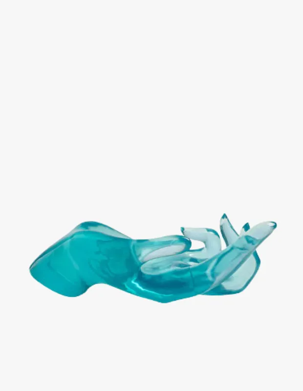 Parlak turkuaz rengi ve uzanmış el formuyla dikkat çeken Jonathan Adler Giant heykelsi dekoratif obje.