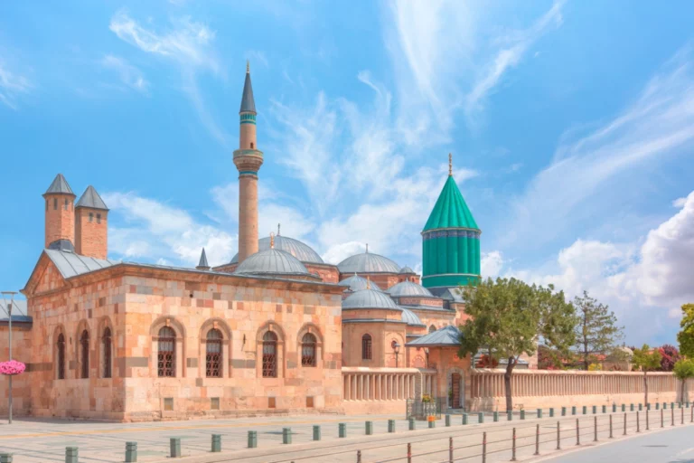 Konya Gezi Rehberi: Selçuklu’nun İzinde, Bozkırın Ortasında Zamansız Bir Şehir