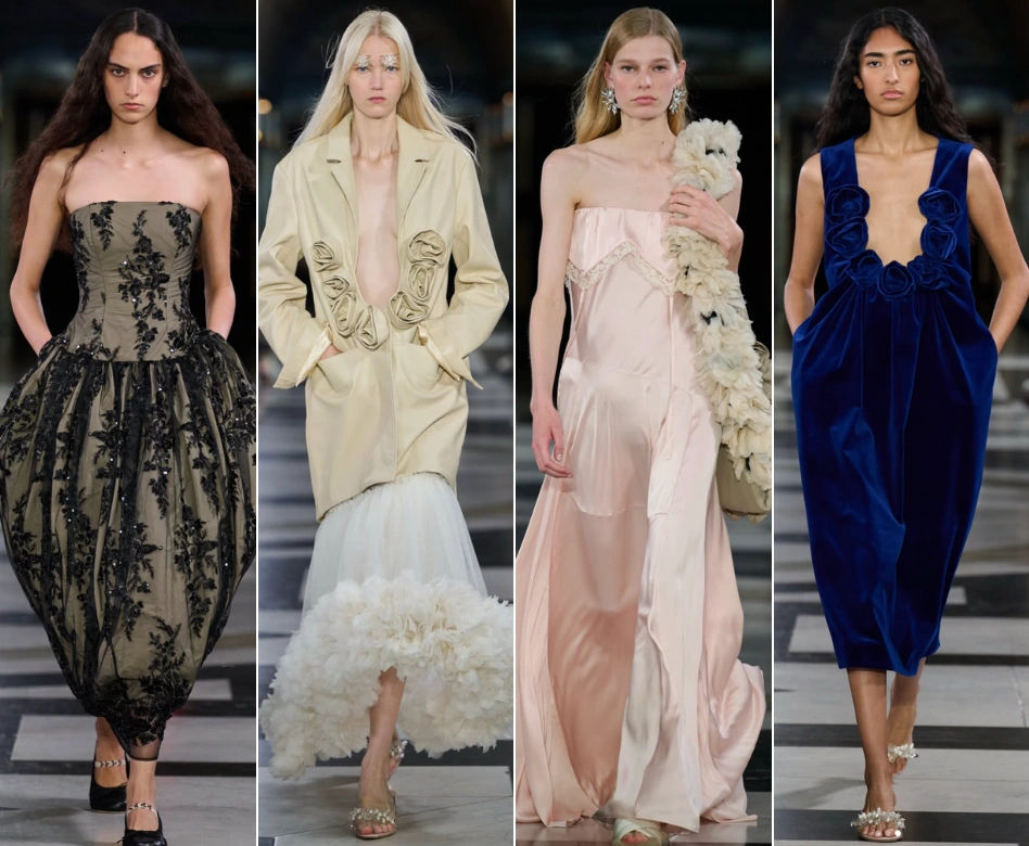Londra Moda Haftası kapsamında Simone Rocha defilesinde, zarif inci detayları ve hacimli tül katmanlarıyla işlenmiş, romantik ve avangart çizgileri birleştiren beyaz uzun bir elbiseyi taşıyan model, podyumda koleksiyonun özgün ruhunu yansıtıyor.