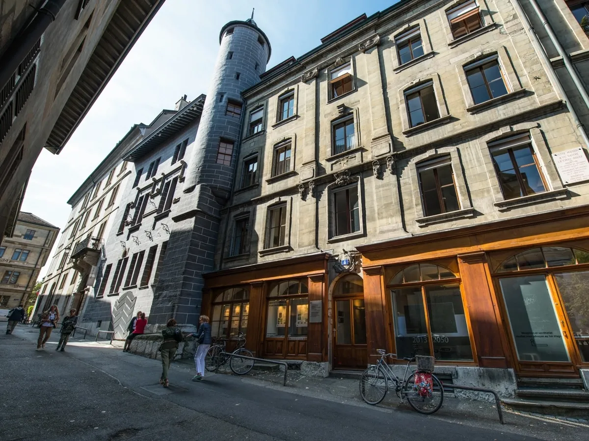 Cenevre gezilecek yerler arasında bulunan Maison Tavel'den bir görünüm